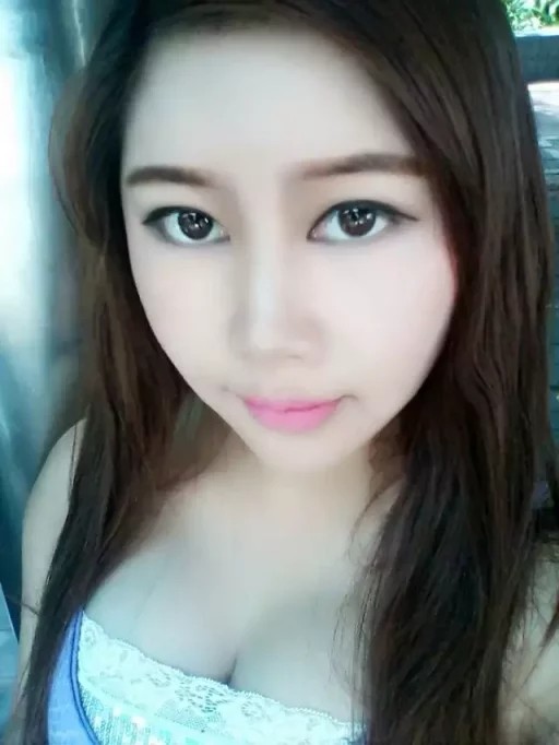 爱吃鸡排的~萌宝~！的主播照片
