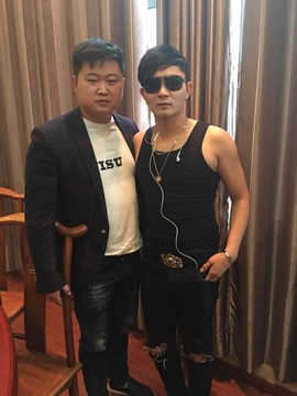 经纪人阿吉主播照片