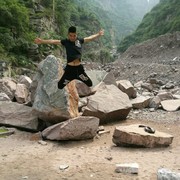 a坐在坟头操练鬼