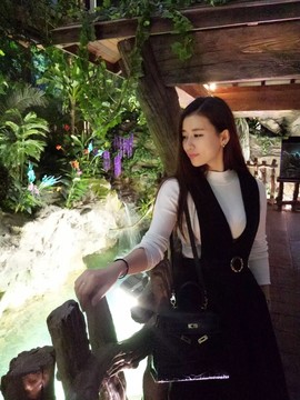 HV丿薇小爷主播照片