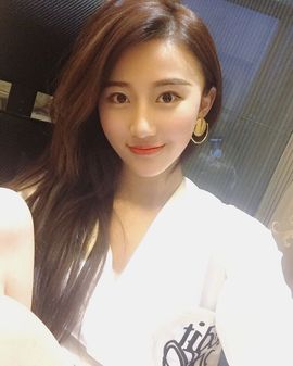 晓艾。主播照片