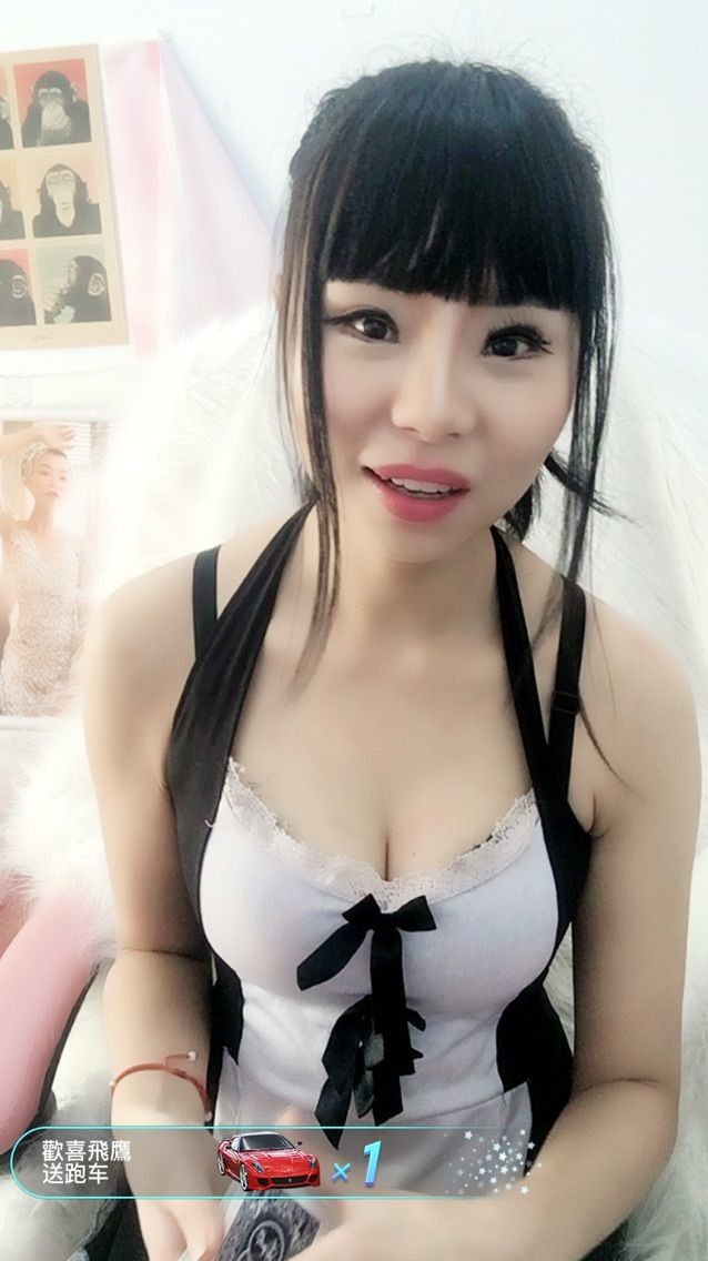 一个人玩不嗨的主播照片