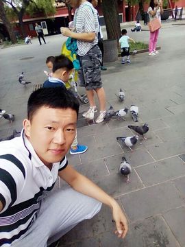 追求卓越kv主播照片
