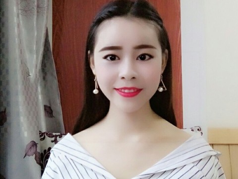 百变小妖精海报