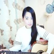 弹吉他的瑶瑶