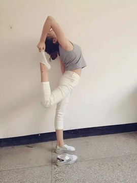 没才艺的丑女孩主播照片