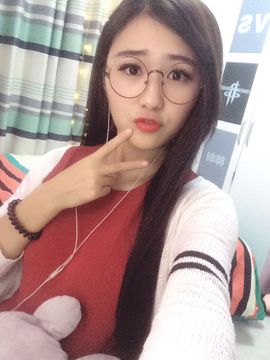 小懒懒~主播照片
