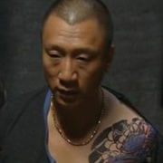 隔山看月