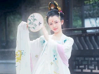 妙曼的月光的主播照片