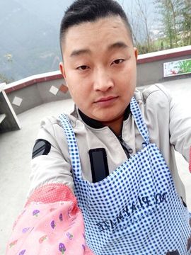 YE，浮沉主播照片