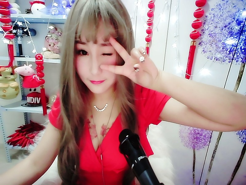 杉杉今天下午一点主播照片