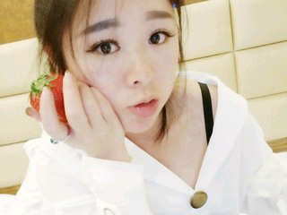 郑氏家族小心主播照片
