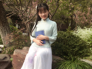 刘俊美主播照片