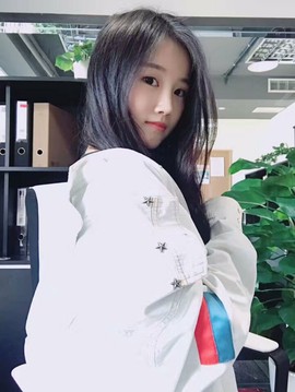 陆七萬主播照片