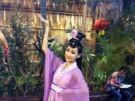 周依艺88主播照片