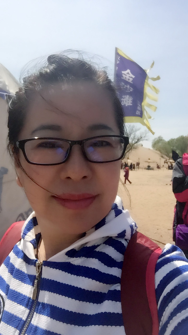 魅力女人唱民歌的图片