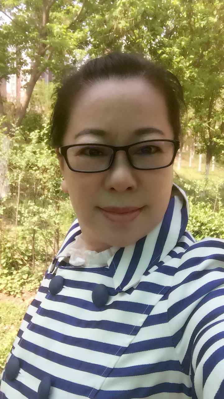 魅力女人唱民歌的图片
