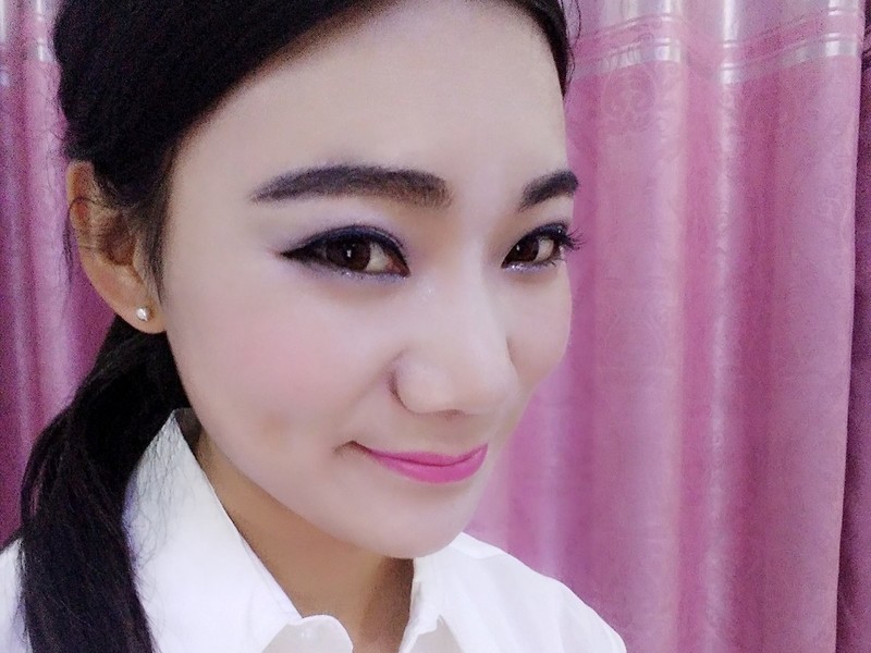 丑小丫六六的主播海报