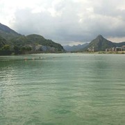 沉睡．默是金d1海报