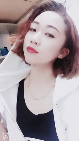 郭上听主播照片