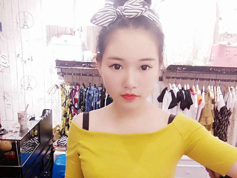 花容月貌💄傻白甜的主播海报