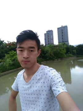 亮哥^0^哥主播照片