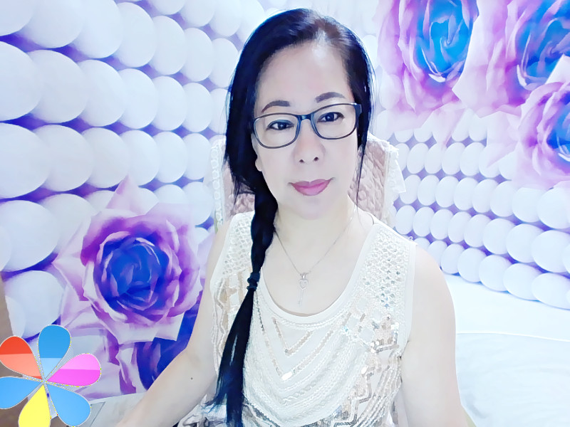 魅力女人唱民歌的图片