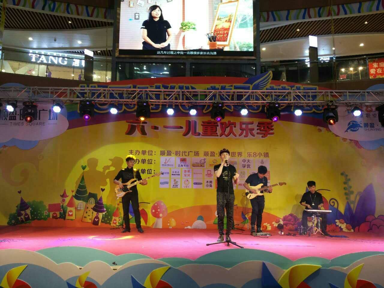 钢琴弹唱~小俊的主播照片