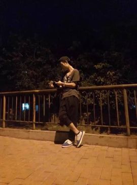 子诺走在冷风中丶主播照片