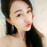 龙影百变小魔女海报