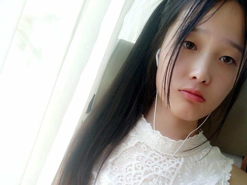 苗苗。d的主播海报