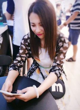 小艾回湖北不定时播主播照片