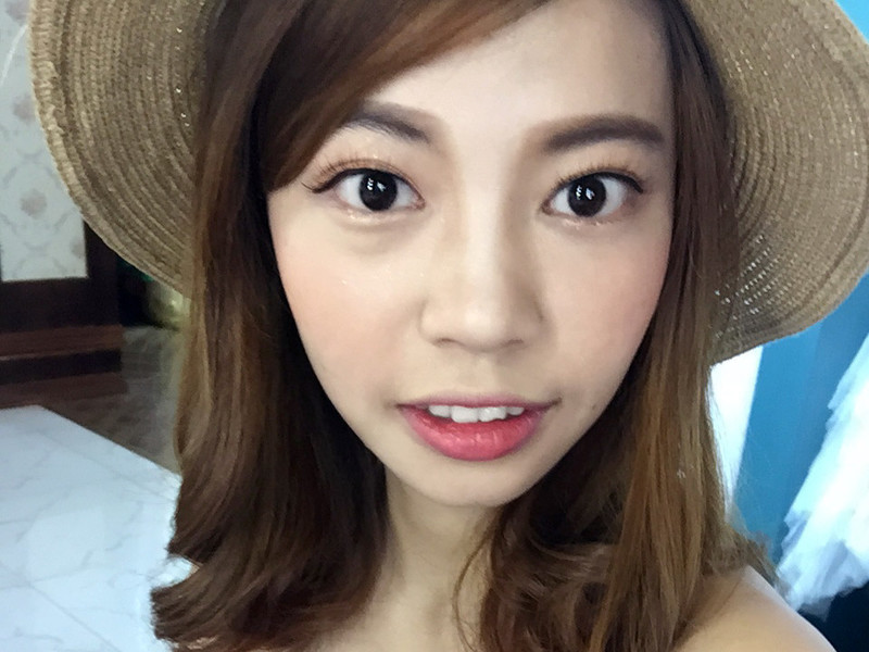 阳光太耀眼，的主播海报