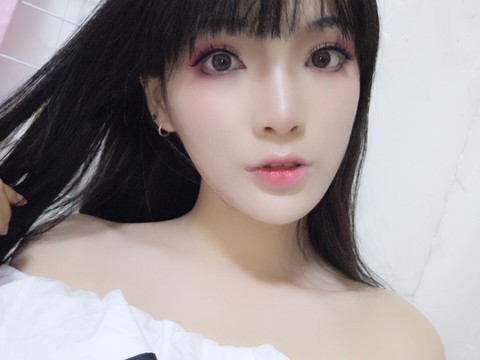 撸猫少女太阳海报