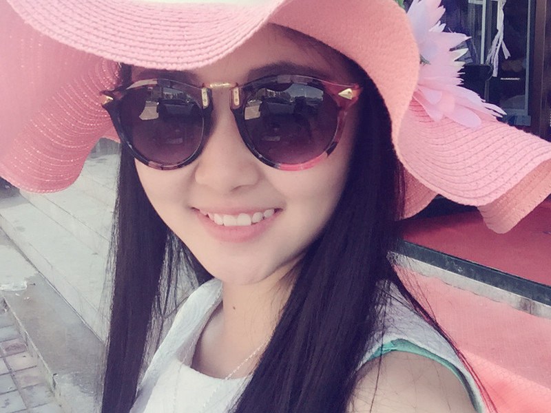 Ahuz的主播海报