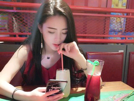 小华666主播照片