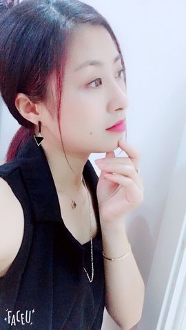 名阁伊利主播照片