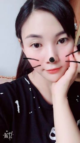 彭小萌主播照片