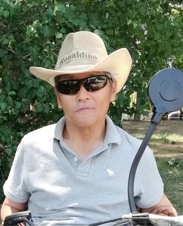 一个人吹海风的主播照片