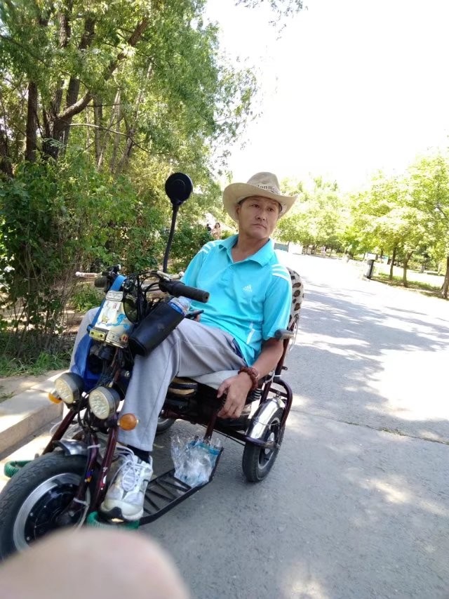一个人吹海风的主播照片