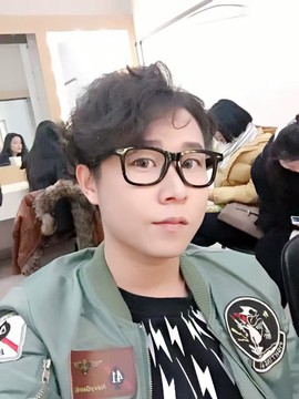 帅气暖男梵希主播照片