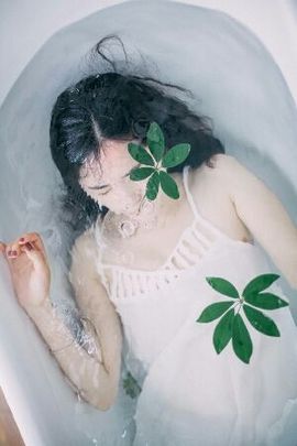 CoCo回归求生冠主播照片