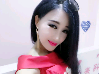 @独自等待的主播照片