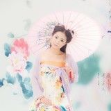 眼泪滑过眼角