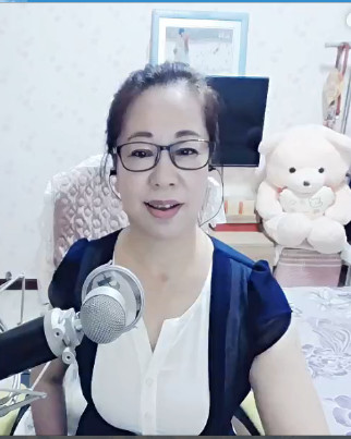 魅力女人唱民歌的图片