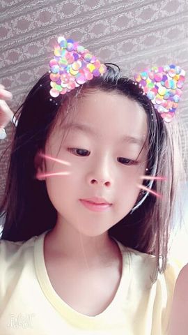 l立新主播照片