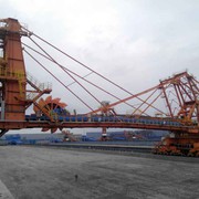 峰回路转万物苏海报