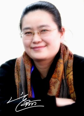 魏君丽雕像艺术主播照片