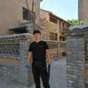 李成华j海报