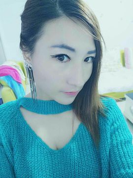 小奶瓶玩家主播照片
